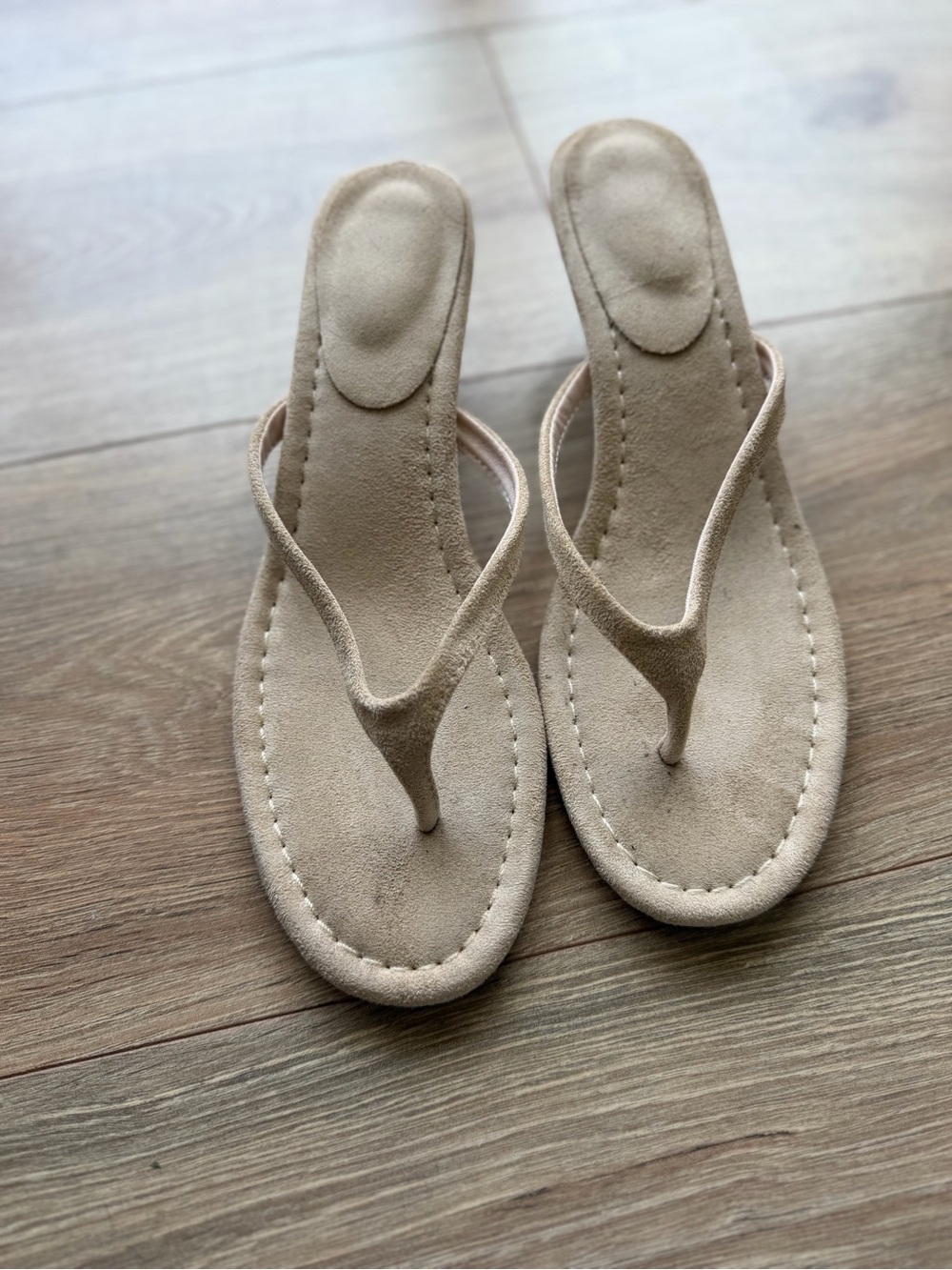 Women’s Beige Suede Thong Sandals Kitten heels size 7 half inch heel